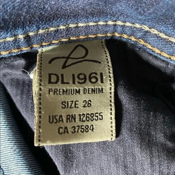 Like new DL1961 Milano Boot jean, sz26 - Picture 7 of 12